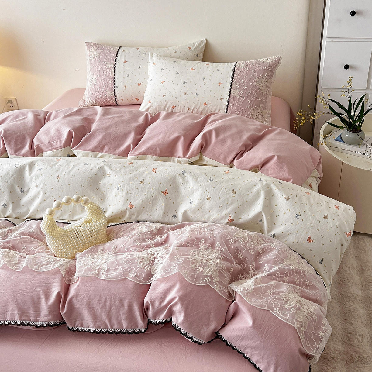 91家纺网 家纺一手货源 找家纺 纽缦家纺 2026新款A类105g仿棉四件套古法水洗棉套件-韩版系列 韩版-彩蝶红