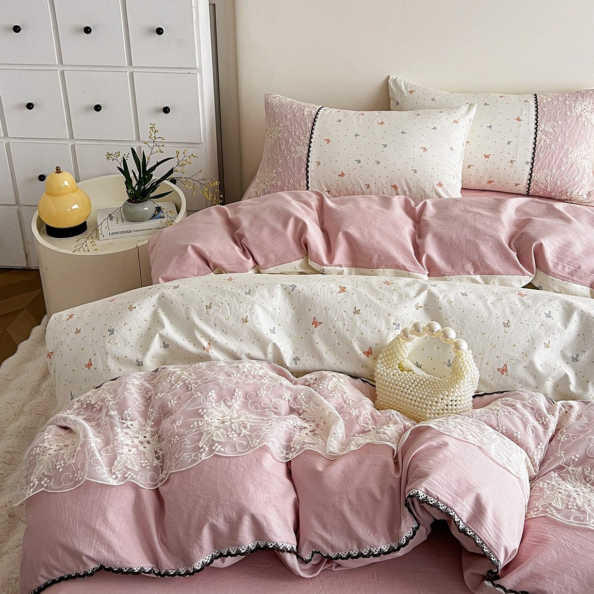 91家纺网 家纺一手货源 找家纺 纽缦家纺 2026新款A类105g仿棉四件套古法水洗棉套件-韩版系列 韩版-彩蝶红