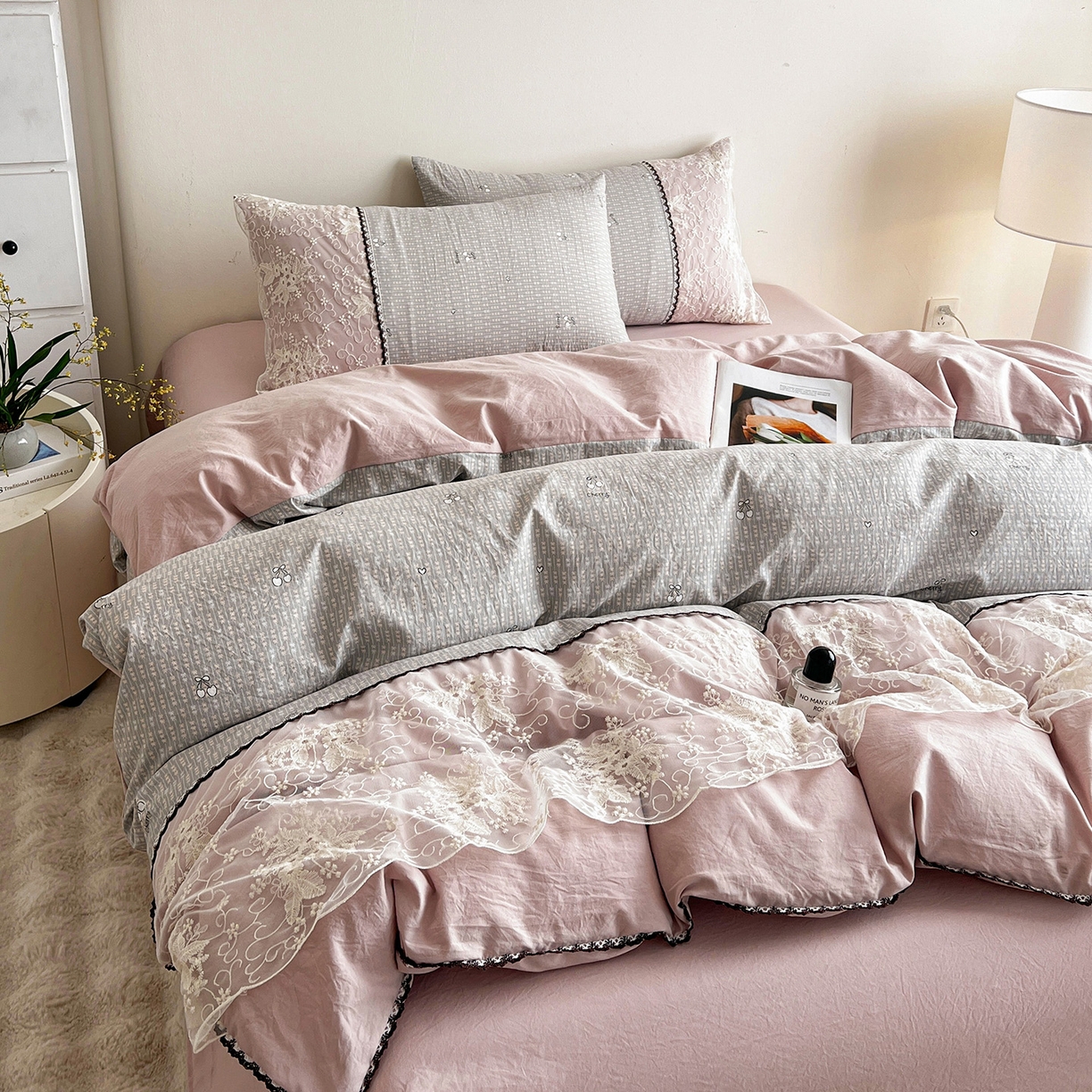 91家纺网 家纺一手货源 找家纺 纽缦家纺 2026新款A类105g仿棉四件套古法水洗棉套件-韩版系列 韩版-嫣然灰