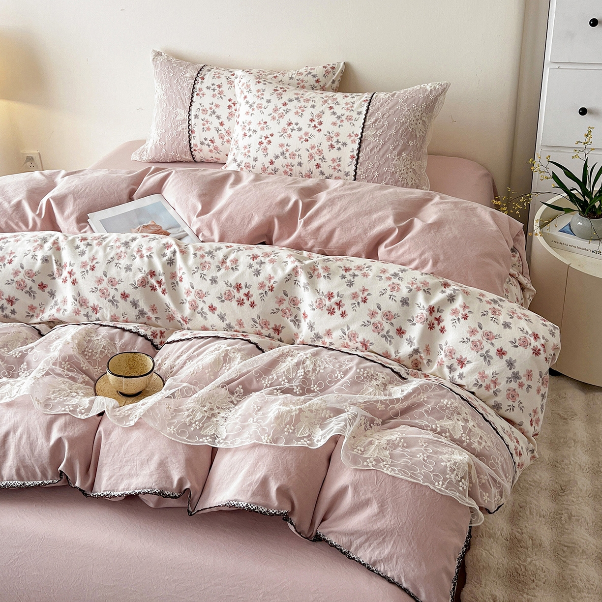 91家纺网 家纺一手货源 找家纺 纽缦家纺 2026新款A类105g仿棉四件套古法水洗棉套件-韩版系列 韩版-芊朵豆沙