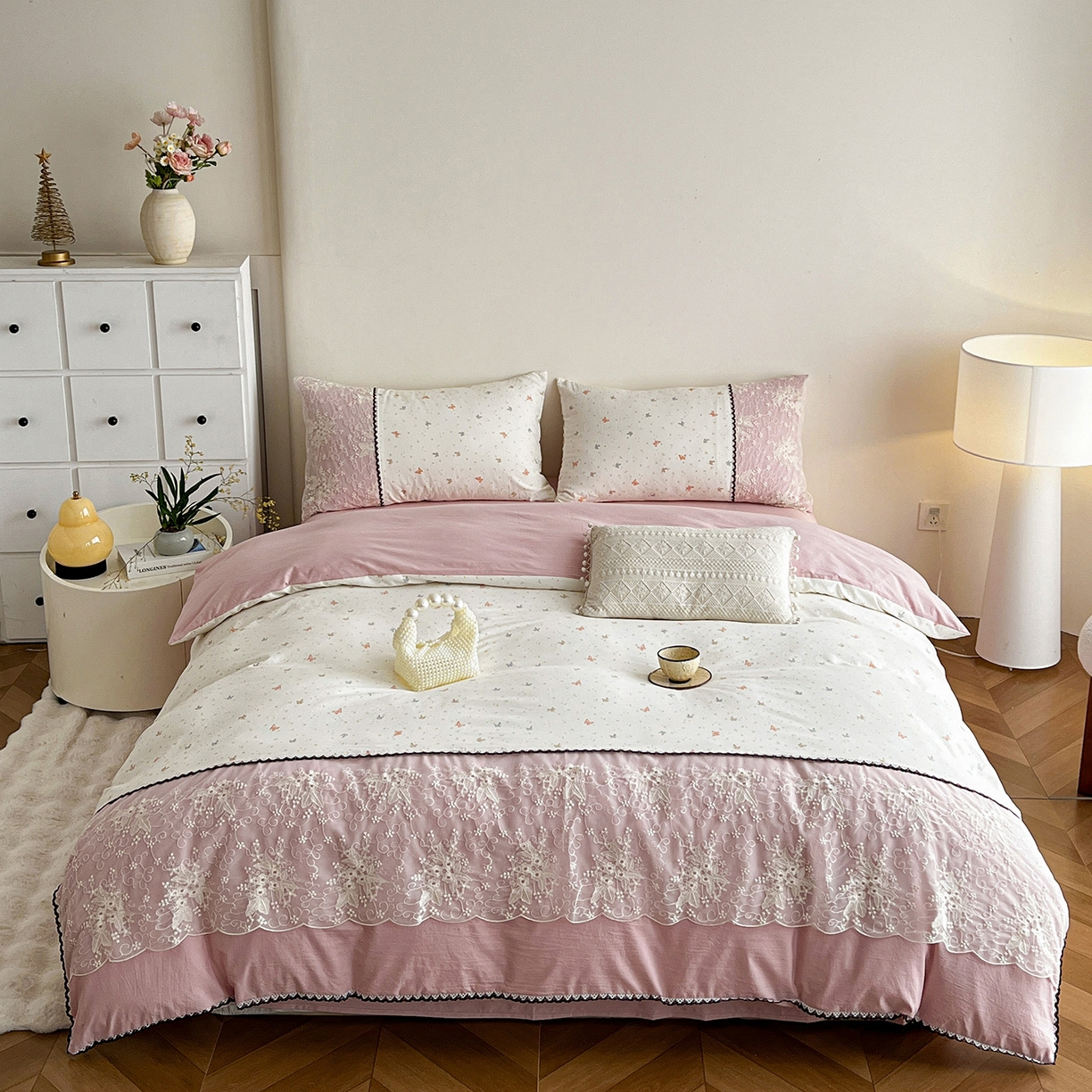 91家纺网 家纺一手货源 找家纺 纽缦家纺 2026新款A类105g仿棉四件套古法水洗棉套件-韩版系列 韩版-彩蝶红