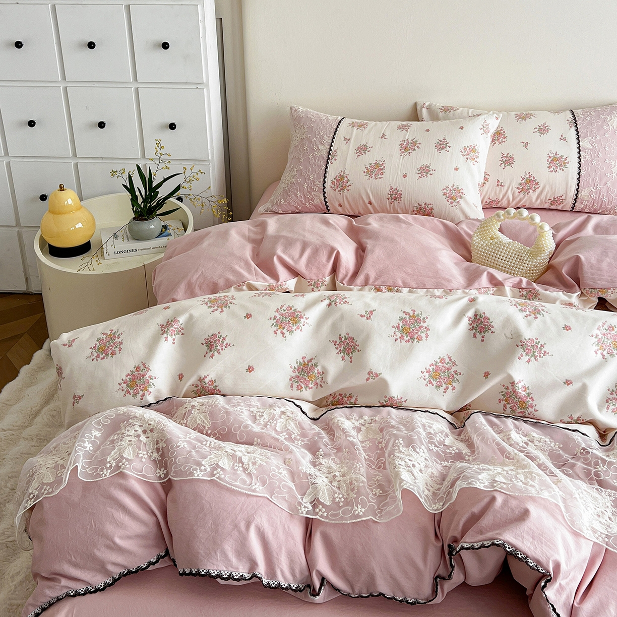 91家纺网 家纺一手货源 找家纺 纽缦家纺 2026新款A类105g仿棉四件套古法水洗棉套件-韩版系列 韩版-寻梦粉