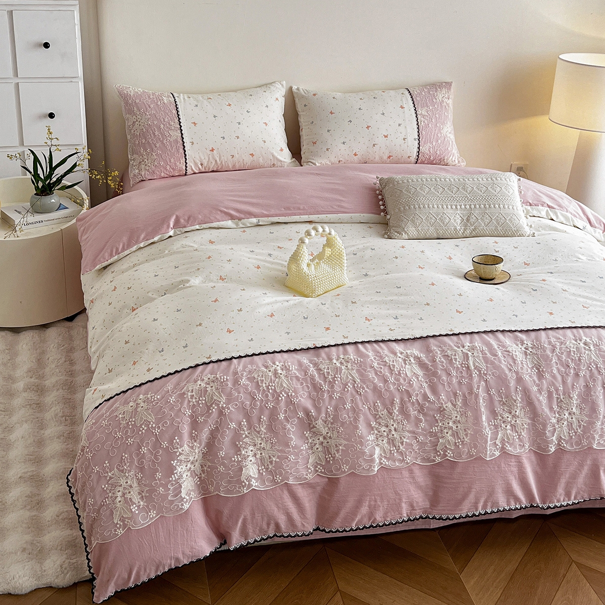 91家纺网 家纺一手货源 找家纺 纽缦家纺 2026新款A类105g仿棉四件套古法水洗棉套件-韩版系列 韩版-彩蝶红