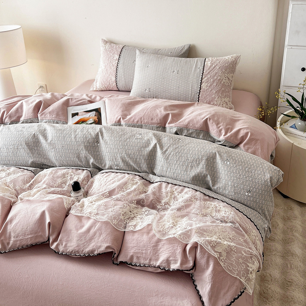 91家纺网 家纺一手货源 找家纺 纽缦家纺 2026新款A类105g仿棉四件套古法水洗棉套件-韩版系列 韩版-嫣然灰