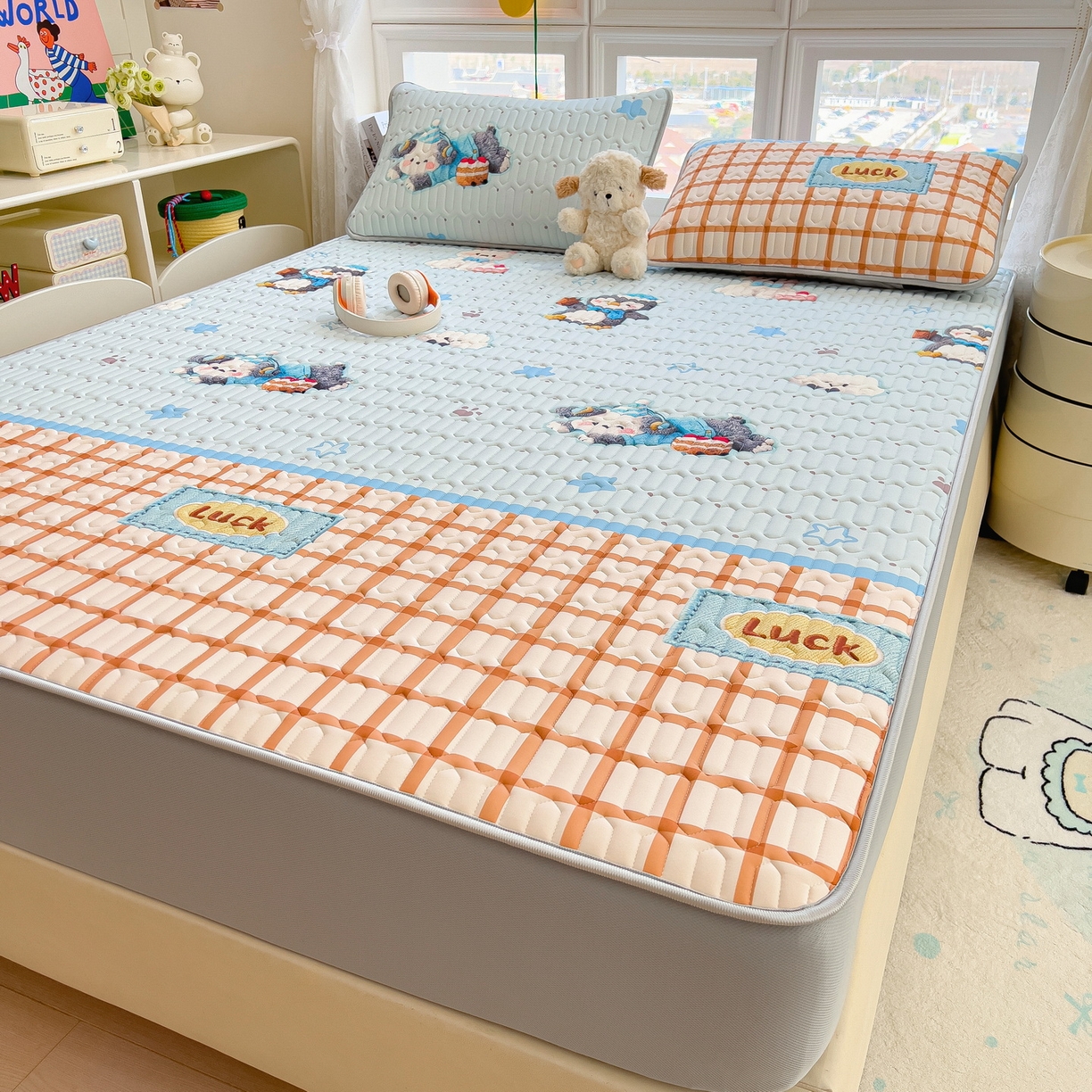 91家纺网 家纺一手货源 找家纺 丝羽坊 2026新款高密凉感丝印花乳胶凉席-床笠款 小企鹅