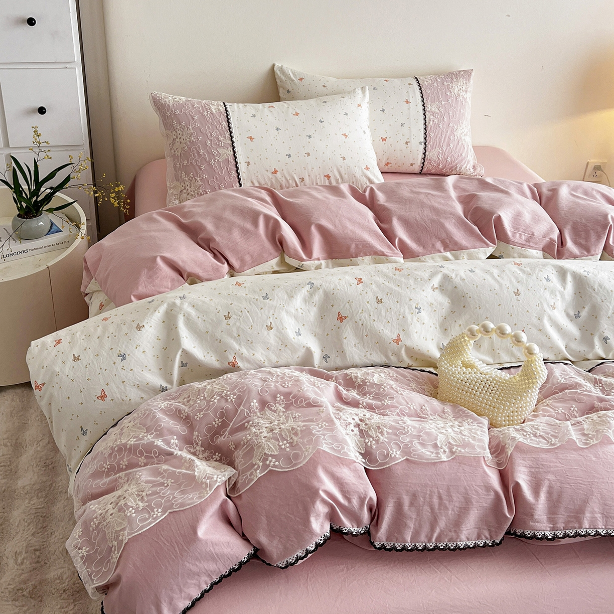 91家纺网 家纺一手货源 找家纺 纽缦家纺 2026新款A类105g仿棉四件套古法水洗棉套件-韩版系列 韩版-彩蝶红