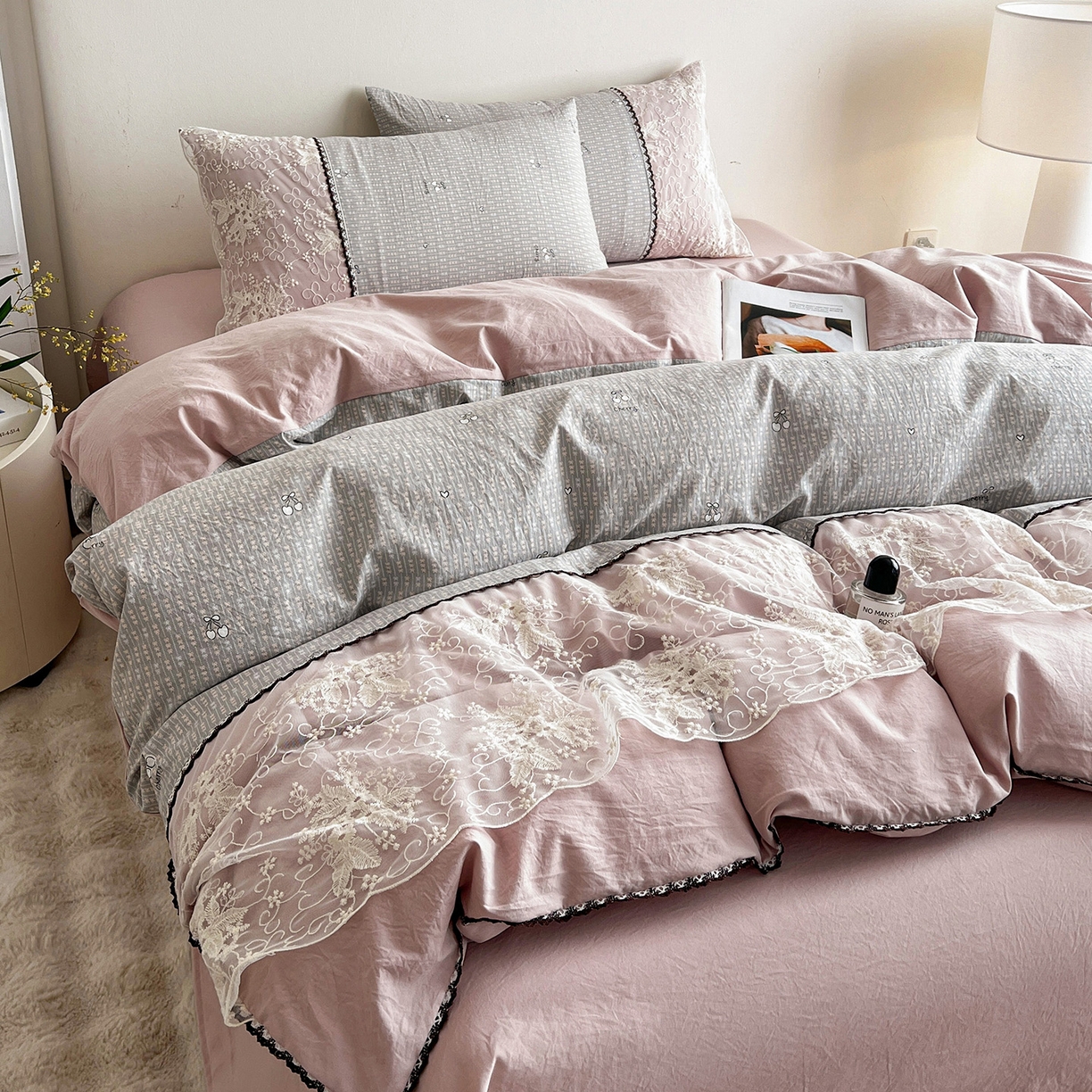 91家纺网 家纺一手货源 找家纺 纽缦家纺 2026新款A类105g仿棉四件套古法水洗棉套件-韩版系列 韩版-嫣然灰