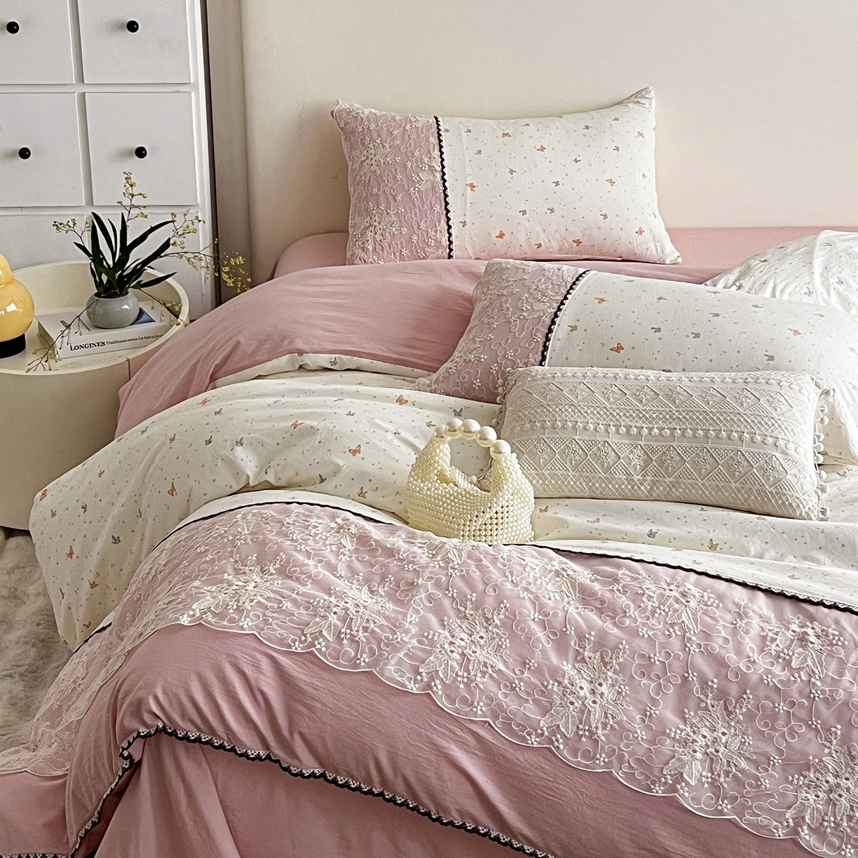 91家纺网 家纺一手货源 找家纺 纽缦家纺 2026新款A类105g仿棉四件套古法水洗棉套件-韩版系列 韩版-彩蝶红