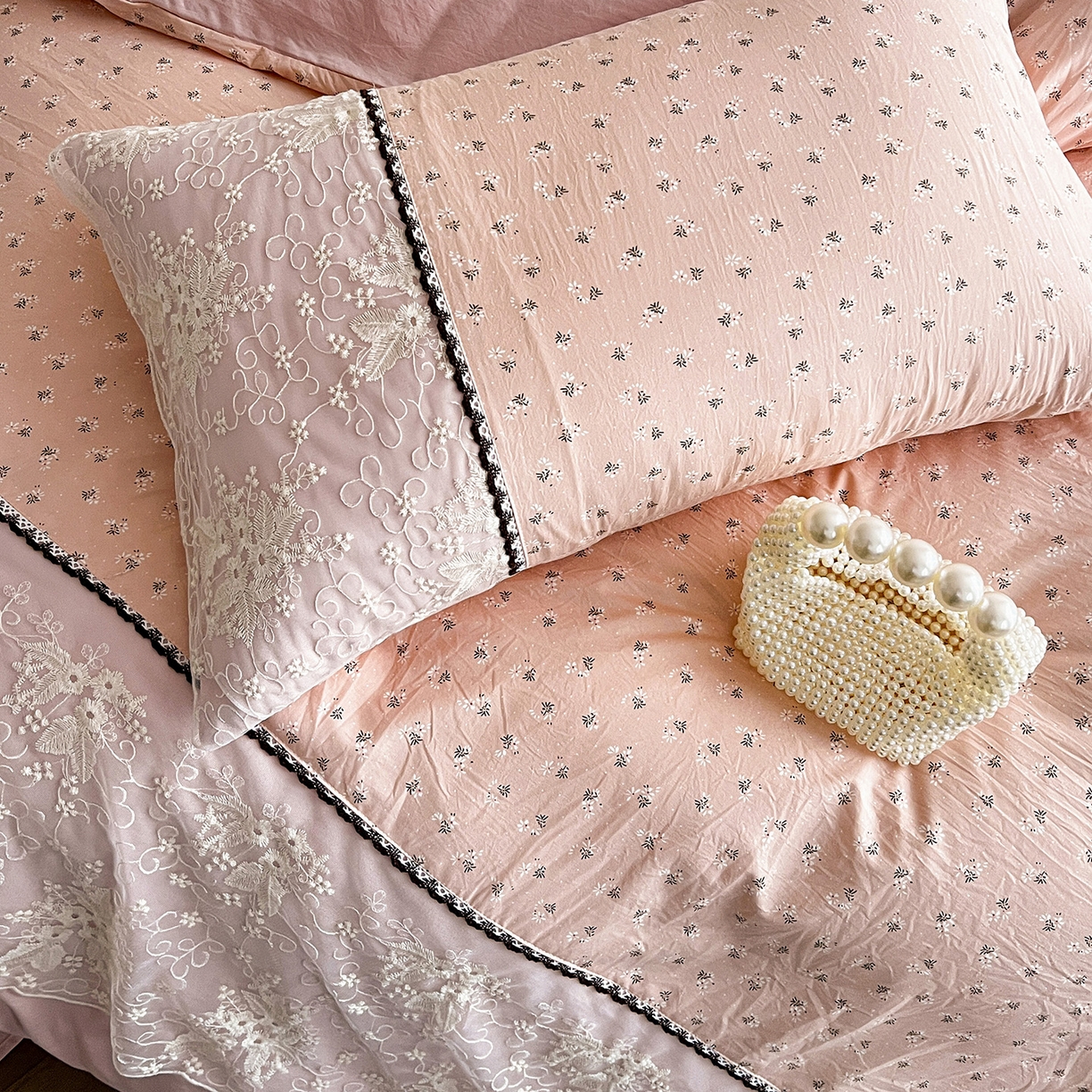 91家纺网 家纺一手货源 找家纺 纽缦家纺 2026新款A类105g仿棉四件套古法水洗棉套件-韩版系列 韩版-花菲花粉