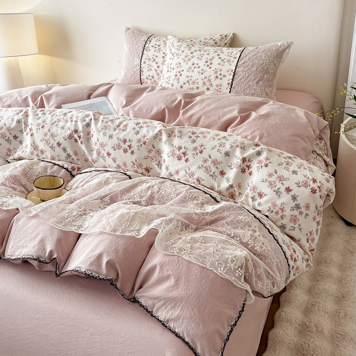 91家纺网 家纺一手货源 找家纺 纽缦家纺 2026新款A类105g仿棉四件套古法水洗棉套件-韩版系列 韩版-芊朵豆沙