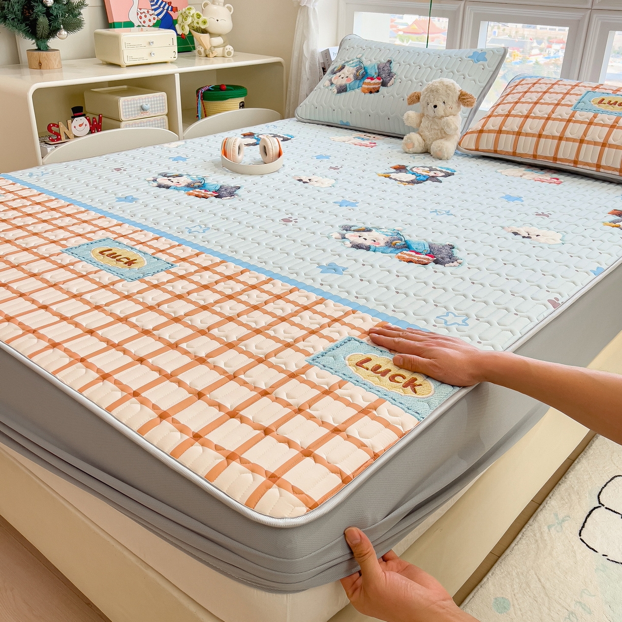 91家纺网 家纺一手货源 找家纺 丝羽坊 2026新款高密凉感丝印花乳胶凉席-床笠款 小企鹅