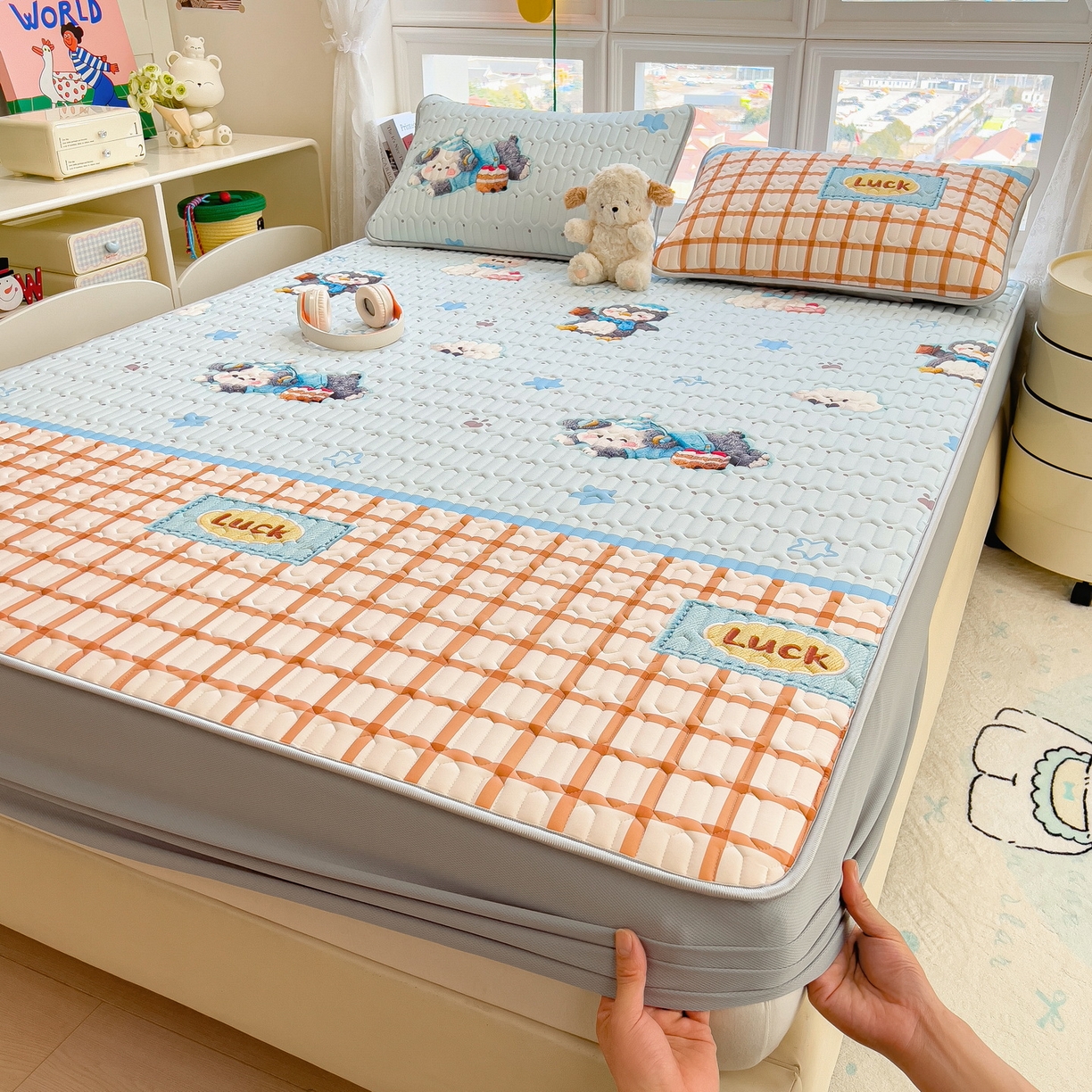 91家纺网 家纺一手货源 找家纺 丝羽坊 2026新款高密凉感丝印花乳胶凉席-床笠款 小企鹅