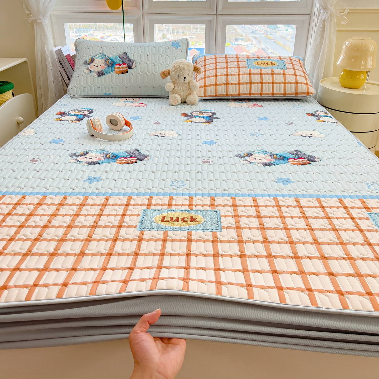 91家纺网 家纺一手货源 找家纺 丝羽坊 2026新款高密凉感丝印花乳胶凉席-床笠款 小企鹅