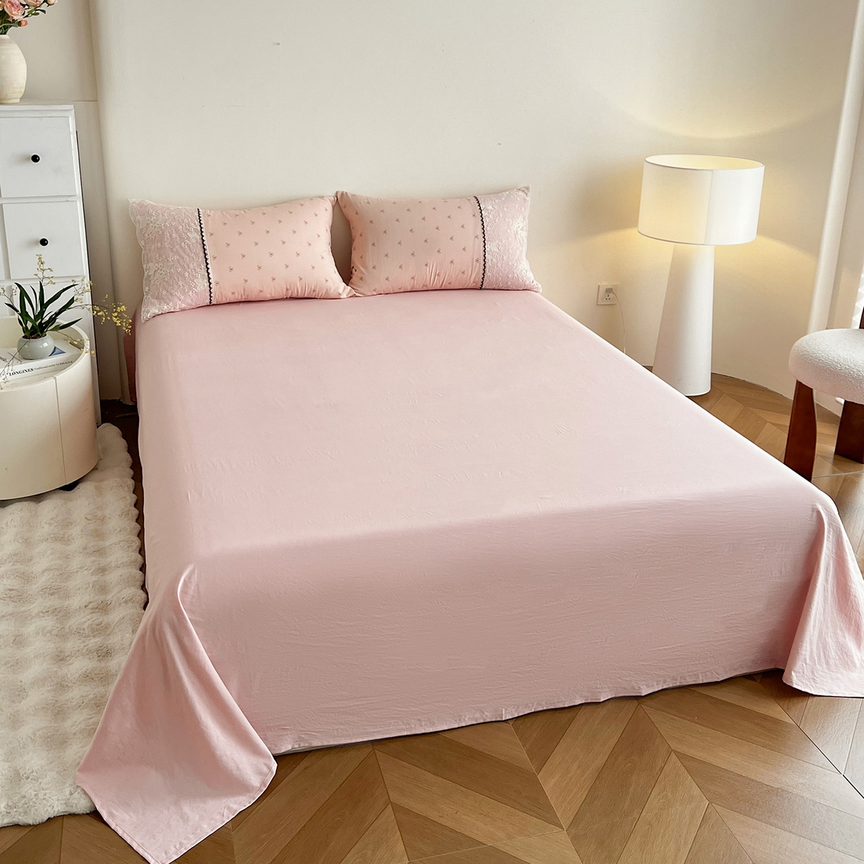 91家纺网 家纺一手货源 找家纺 纽缦家纺 2026新款A类105g仿棉四件套古法水洗棉套件-韩版系列 韩版-梦樱粉