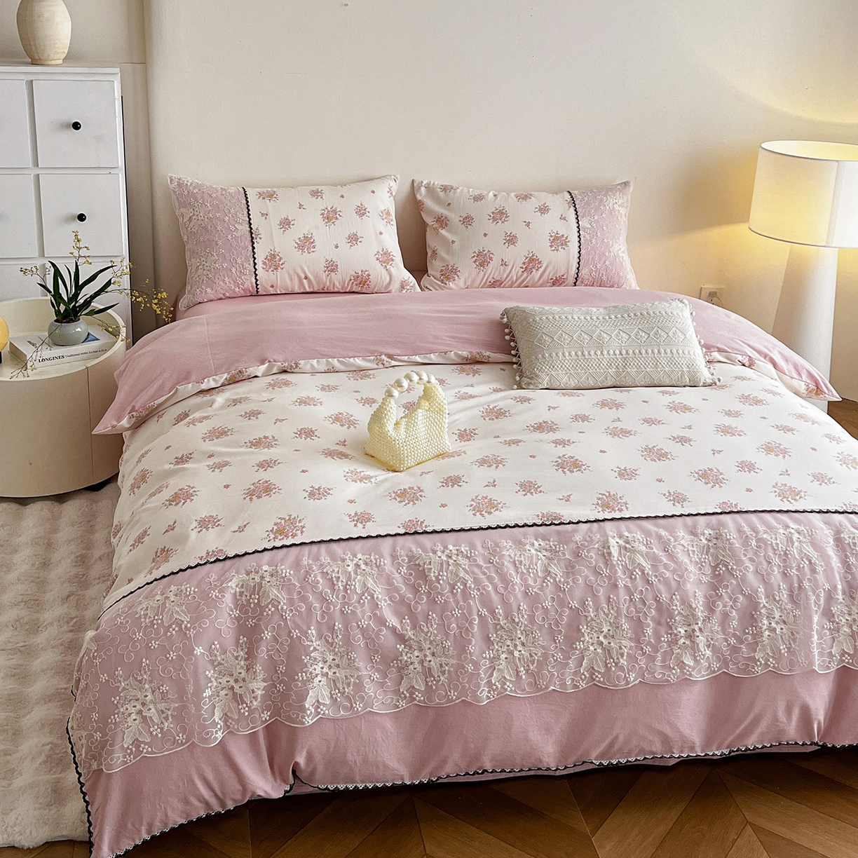 91家纺网 家纺一手货源 找家纺 纽缦家纺 2026新款A类105g仿棉四件套古法水洗棉套件-韩版系列 韩版-寻梦粉