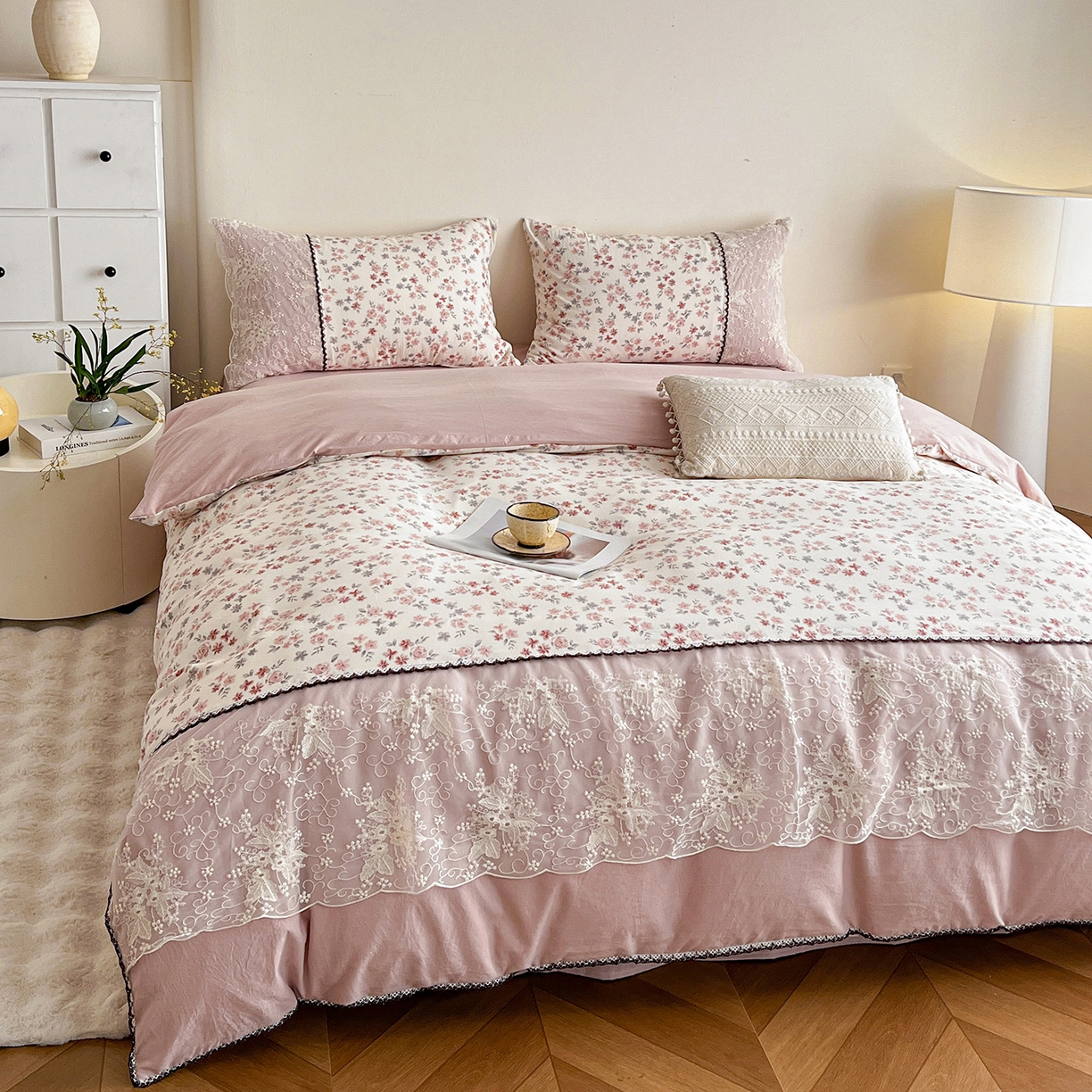 91家纺网 家纺一手货源 找家纺 纽缦家纺 2026新款A类105g仿棉四件套古法水洗棉套件-韩版系列 韩版-芊朵豆沙