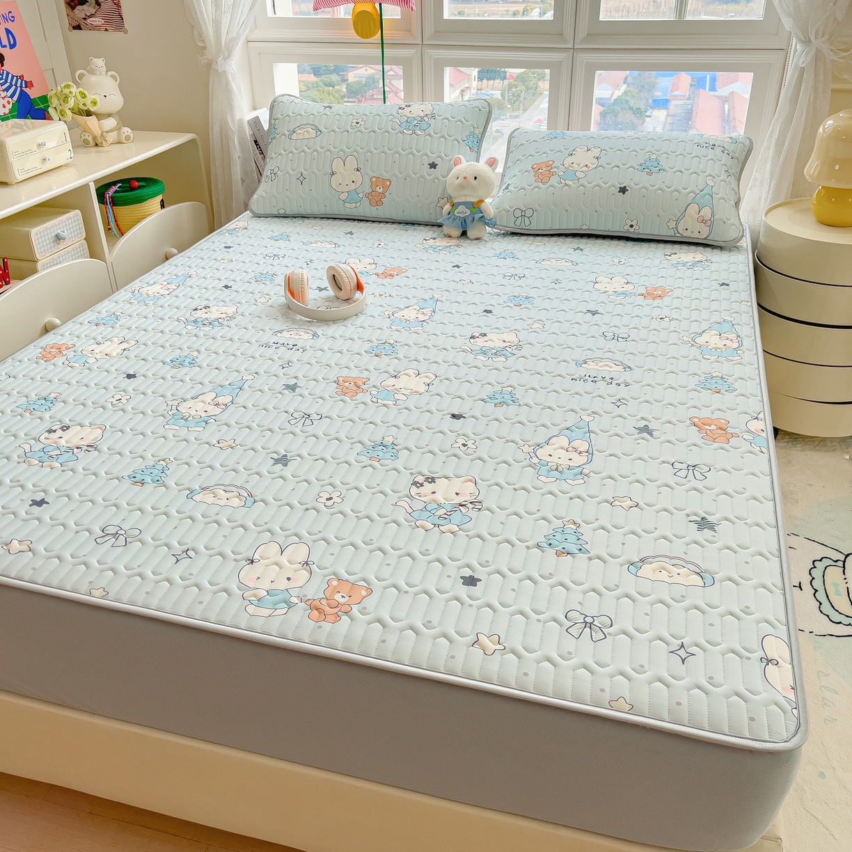 91家纺网 家纺一手货源 找家纺 丝羽坊 2026新款高密凉感丝印花乳胶凉席-床笠款 小兔派对