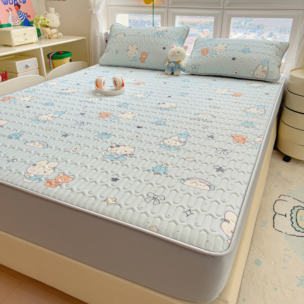 91家纺网 家纺一手货源 找家纺 丝羽坊 2026新款高密凉感丝印花乳胶凉席-床笠款 小兔派对