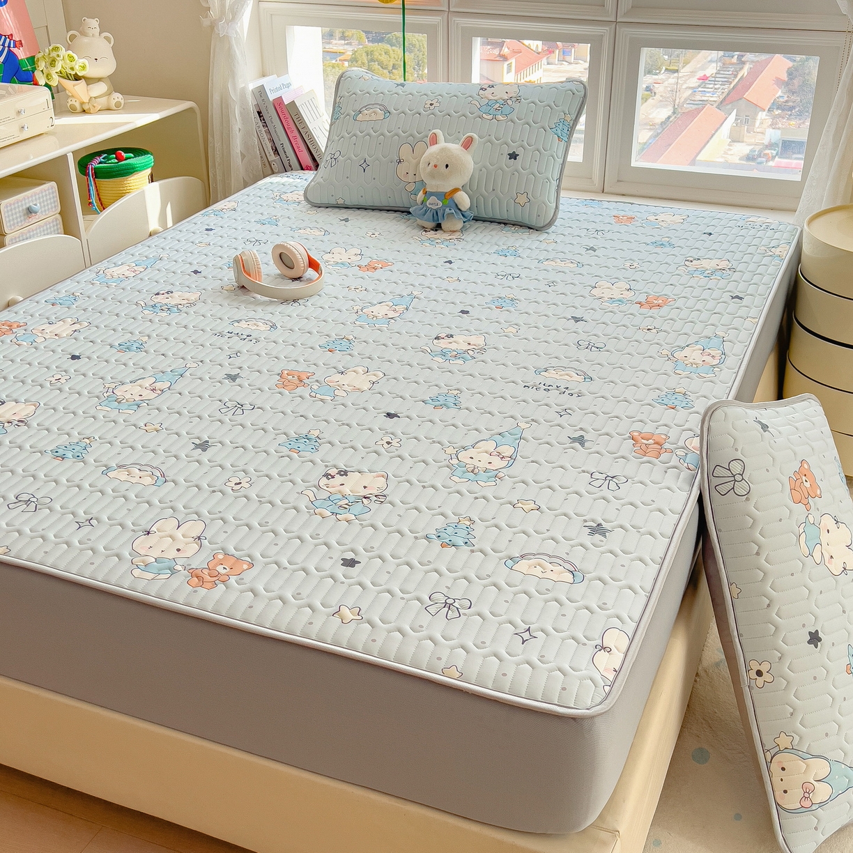 91家纺网 家纺一手货源 找家纺 丝羽坊 2026新款高密凉感丝印花乳胶凉席-床笠款 小兔派对