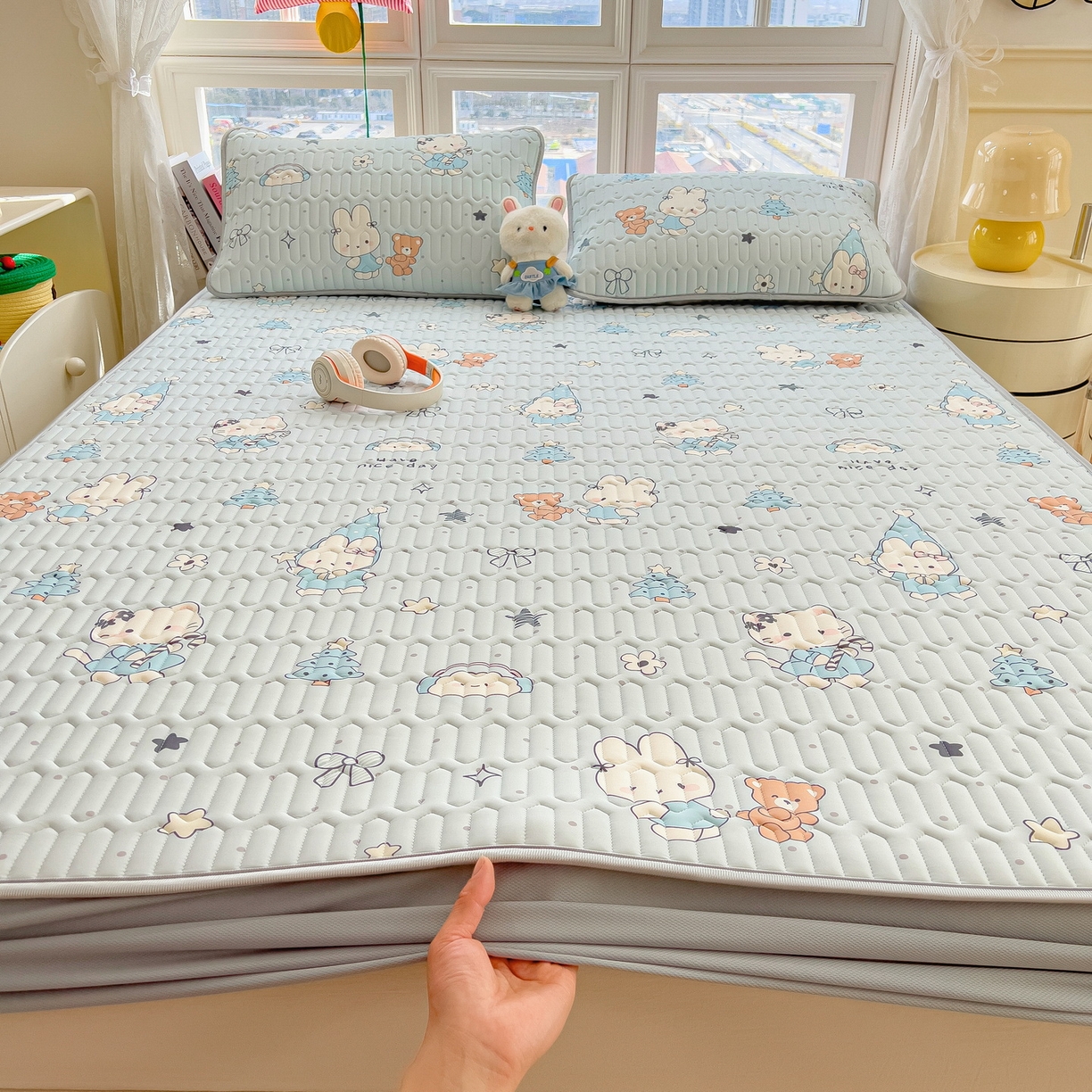 91家纺网 家纺一手货源 找家纺 丝羽坊 2026新款高密凉感丝印花乳胶凉席-床笠款 小兔派对