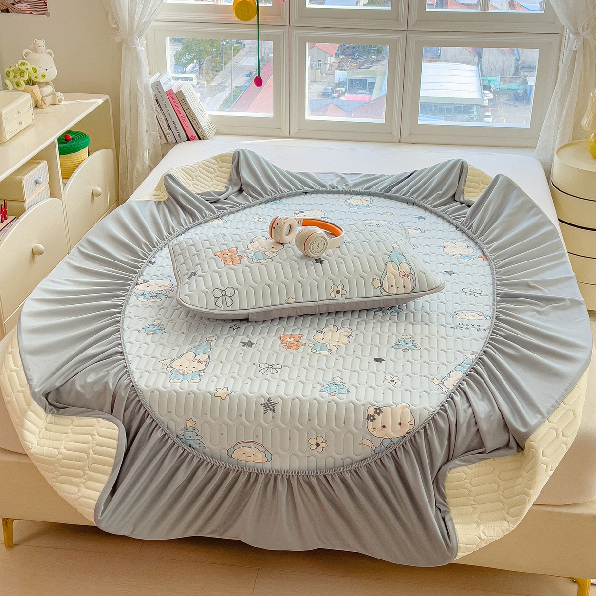 91家纺网 家纺一手货源 找家纺 丝羽坊 2026新款高密凉感丝印花乳胶凉席-床笠款 小兔派对