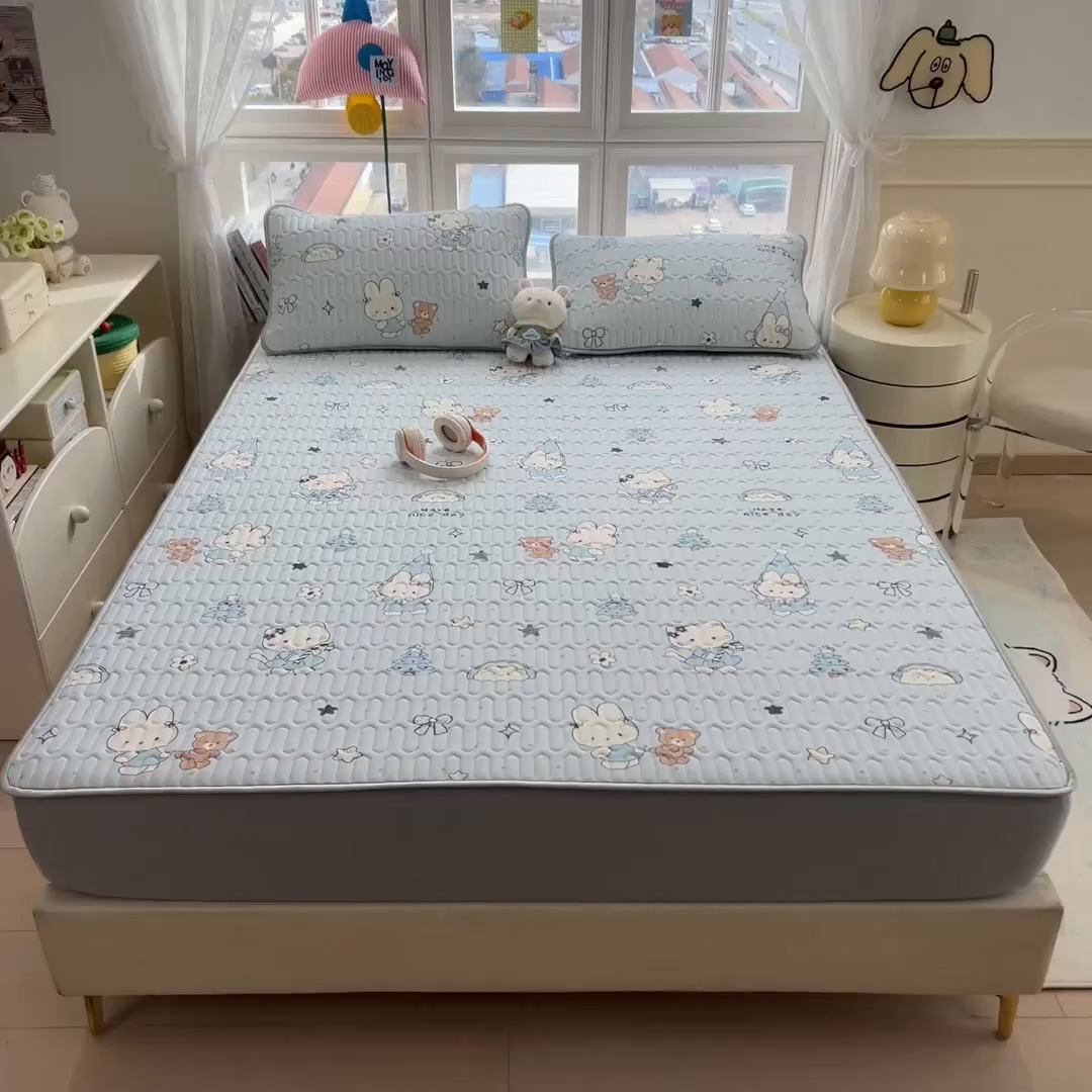 91家纺网 家纺一手货源 找家纺 丝羽坊 2026新款高密凉感丝印花乳胶凉席-床笠款 小兔派对