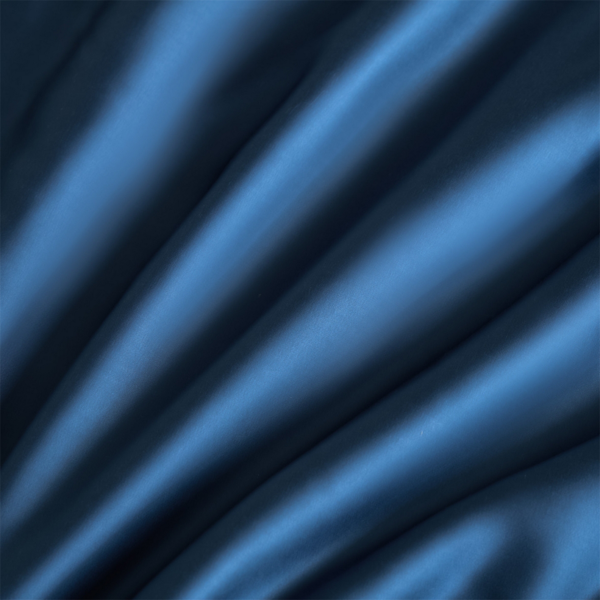 91家纺网 家纺一手货源 找家纺 笙意家纺 2026新款水洗冰丝刺绣宽边夏被四件套-艾斯系列 艾斯-深蓝+浅蓝