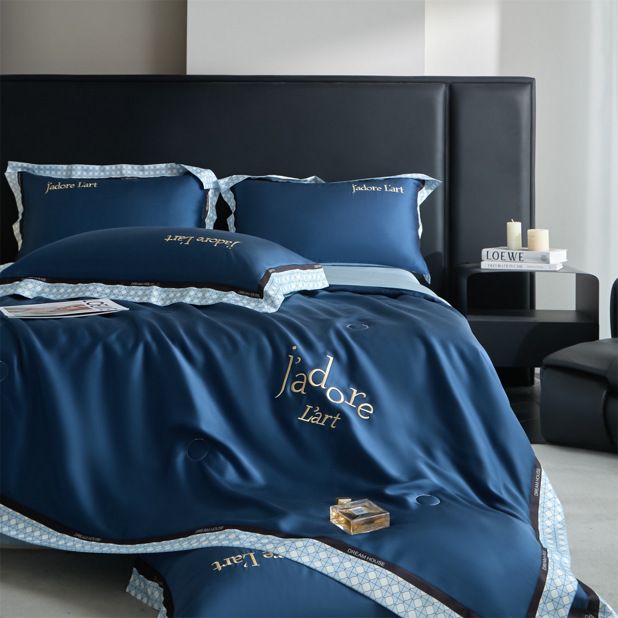 91家纺网 家纺一手货源 找家纺 笙意家纺 2026新款水洗冰丝刺绣宽边夏被四件套-艾斯系列 艾斯-深蓝+浅蓝