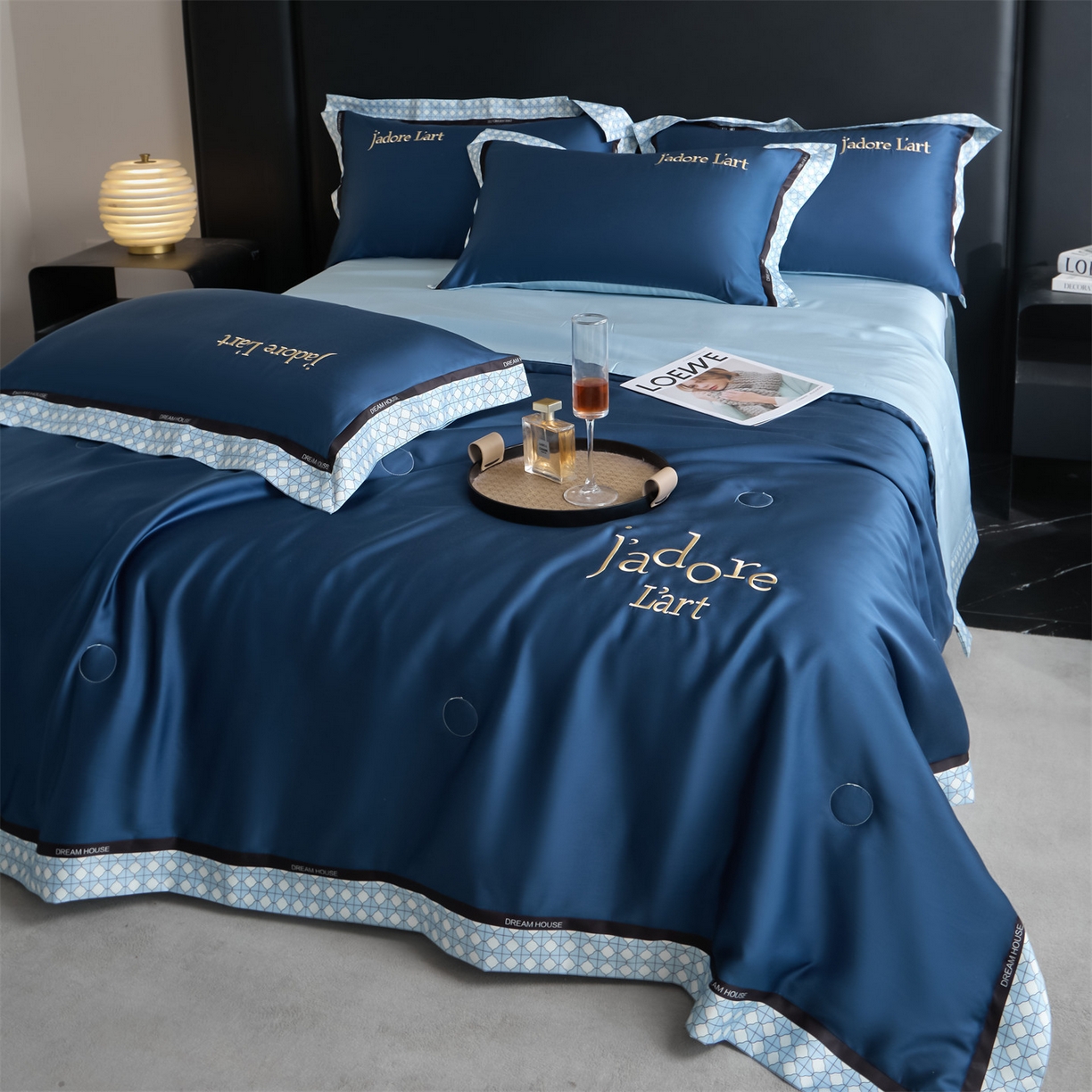 91家纺网 家纺一手货源 找家纺 笙意家纺 2026新款水洗冰丝刺绣宽边夏被四件套-艾斯系列 艾斯-深蓝+浅蓝