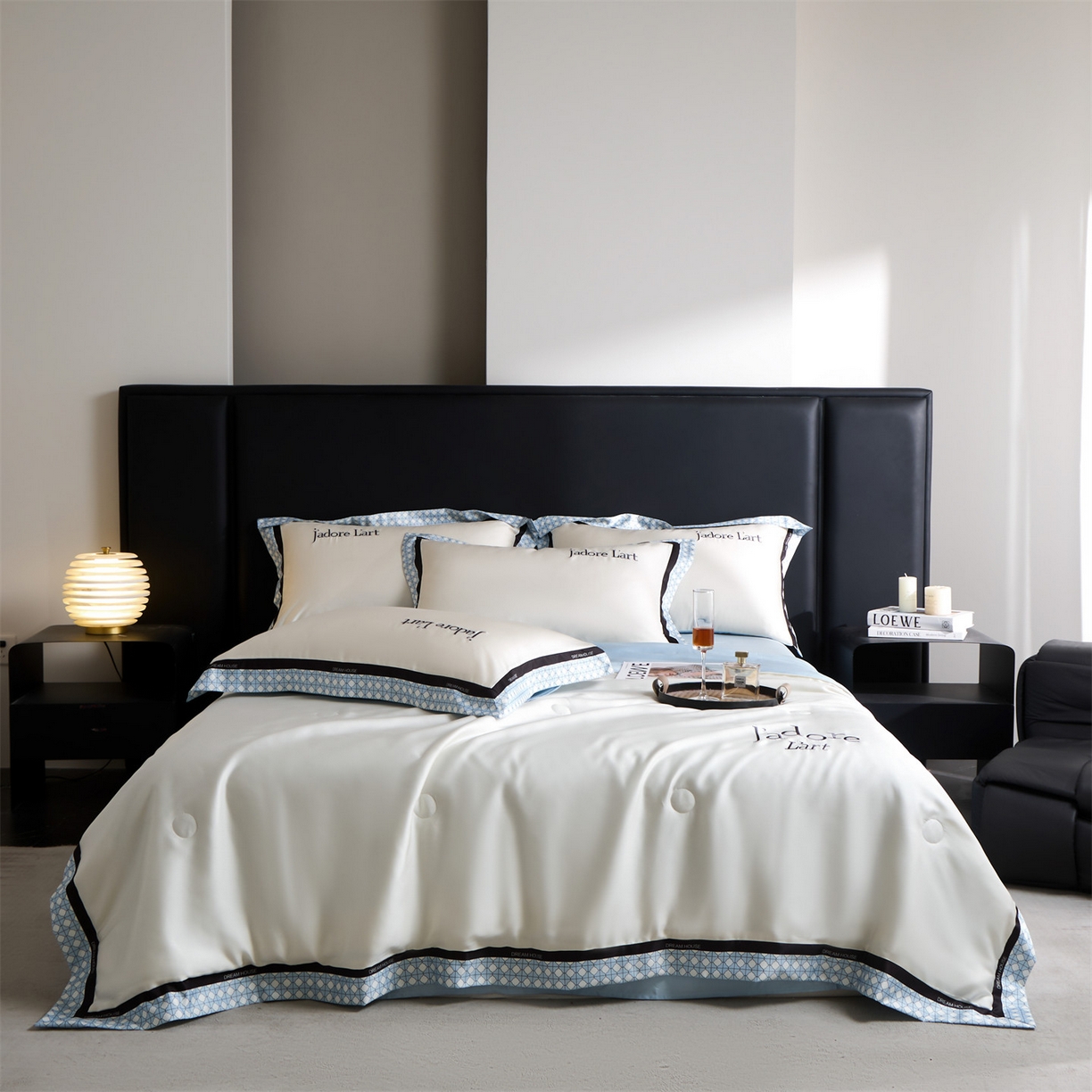 91家纺网 家纺一手货源 找家纺 笙意家纺 2026新款水洗冰丝刺绣宽边夏被四件套-艾斯系列 艾斯-白+天蓝