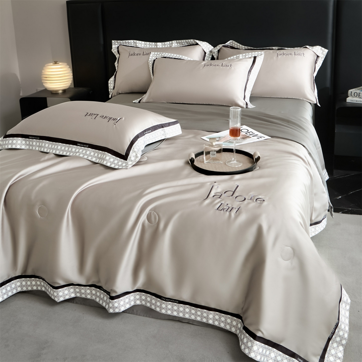 91家纺网 家纺一手货源 找家纺 笙意家纺 2026新款水洗冰丝刺绣宽边夏被四件套-艾斯系列 艾斯-山灰+中灰