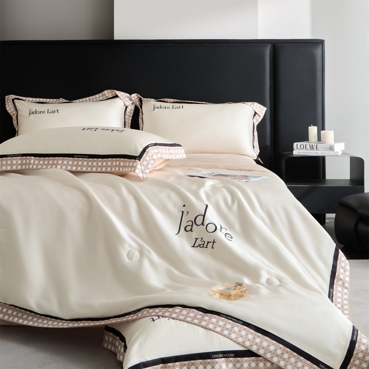 91家纺网 家纺一手货源 找家纺 笙意家纺 2026新款水洗冰丝刺绣宽边夏被四件套-艾斯系列 艾斯-白+奶茶