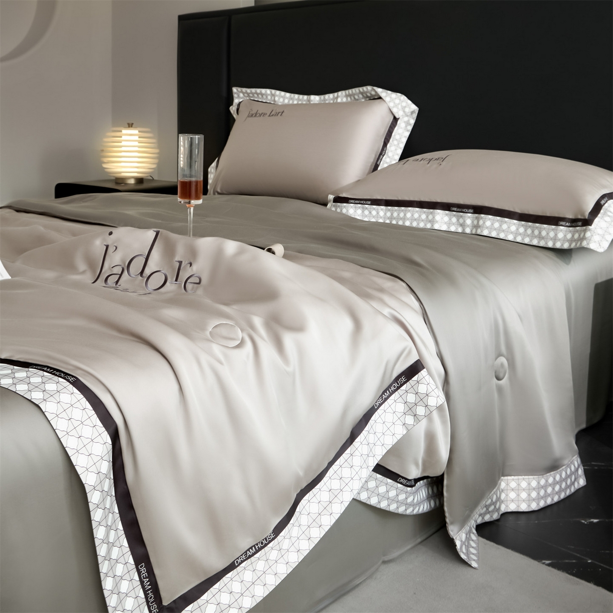 91家纺网 家纺一手货源 找家纺 笙意家纺 2026新款水洗冰丝刺绣宽边夏被四件套-艾斯系列 艾斯-山灰+中灰