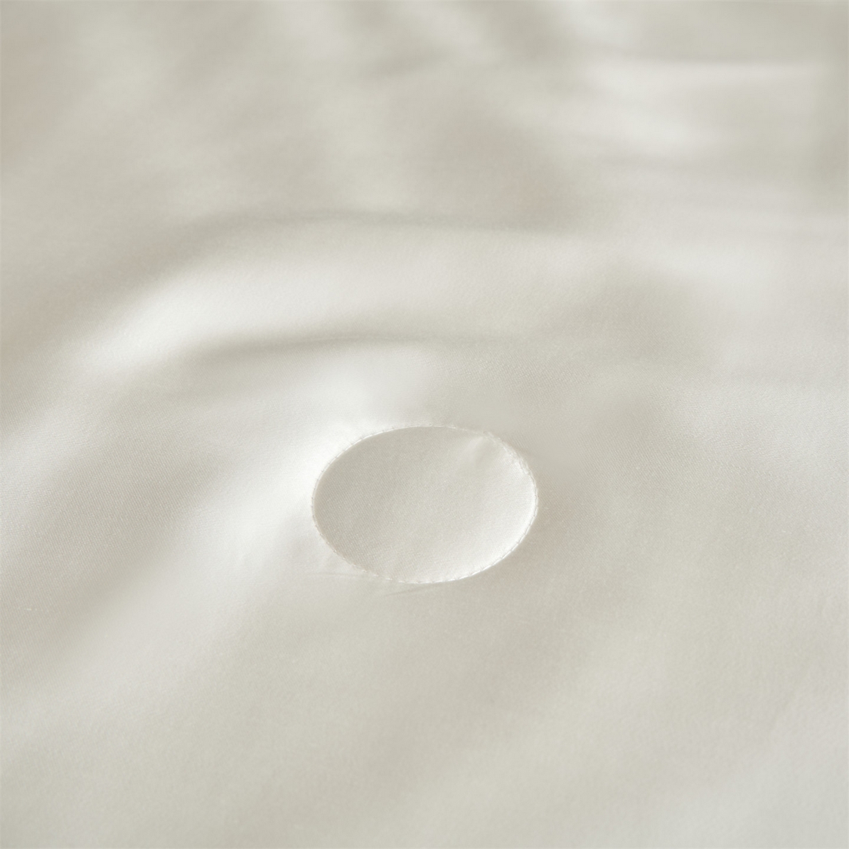 91家纺网 家纺一手货源 找家纺 笙意家纺 2026新款水洗冰丝刺绣宽边夏被四件套-艾斯系列 艾斯-白+天蓝