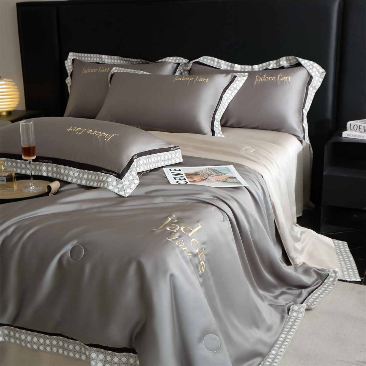 91家纺网 家纺一手货源 找家纺 笙意家纺 2026新款水洗冰丝刺绣宽边夏被四件套-艾斯系列 艾斯-中灰+山灰