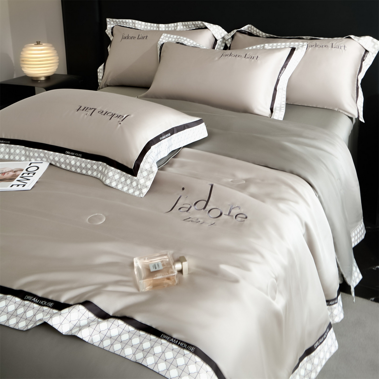 91家纺网 家纺一手货源 找家纺 笙意家纺 2026新款水洗冰丝刺绣宽边夏被四件套-艾斯系列 艾斯-山灰+中灰