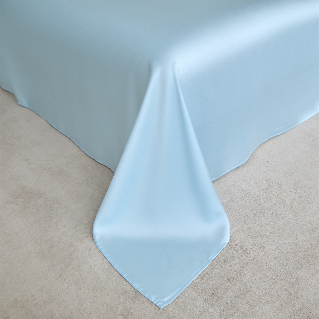 91家纺网 家纺一手货源 找家纺 笙意家纺 2026新款水洗冰丝刺绣宽边夏被四件套-艾斯系列 艾斯-白+天蓝