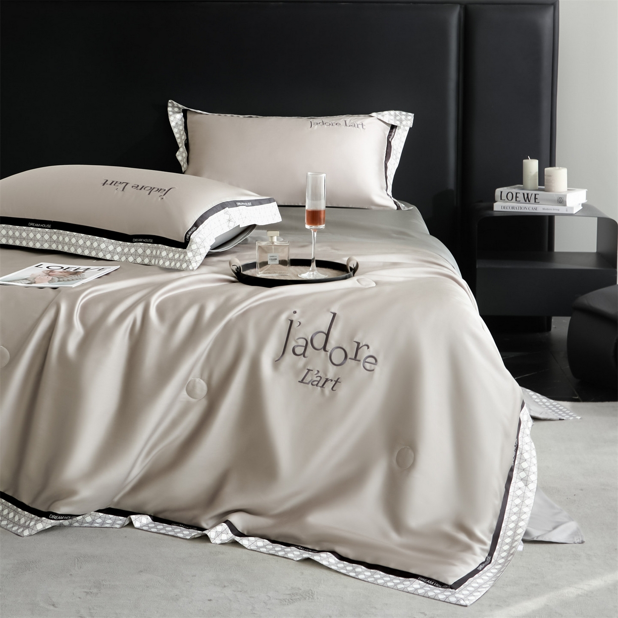 91家纺网 家纺一手货源 找家纺 笙意家纺 2026新款水洗冰丝刺绣宽边夏被四件套-艾斯系列 艾斯-山灰+中灰