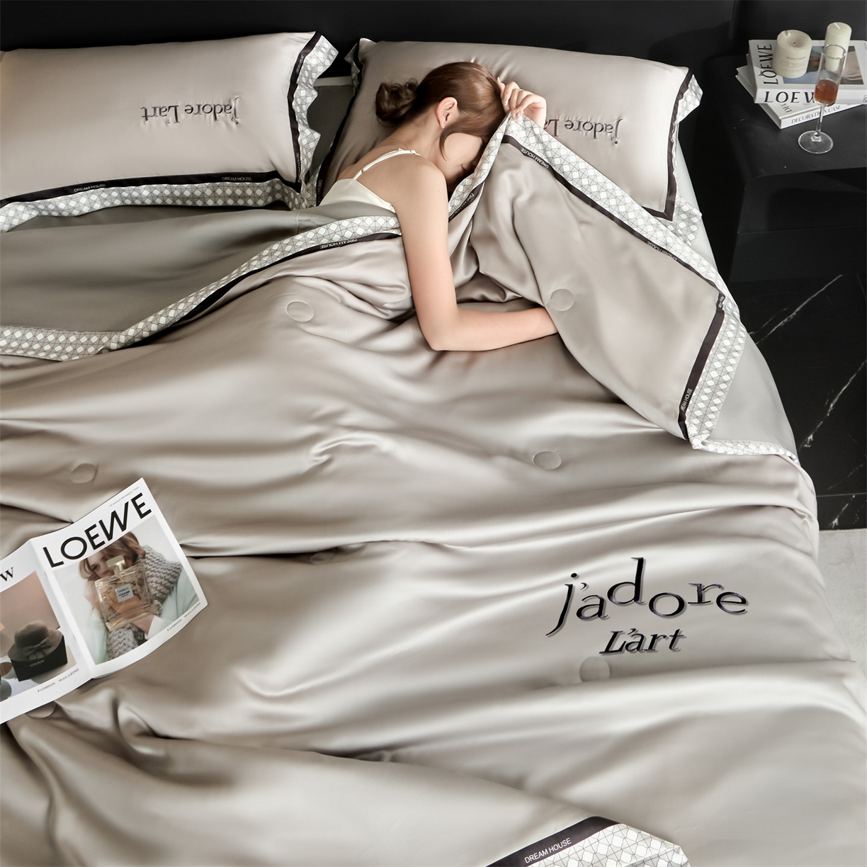 91家纺网 家纺一手货源 找家纺 笙意家纺 2026新款水洗冰丝刺绣宽边夏被四件套-艾斯系列 艾斯-山灰+中灰