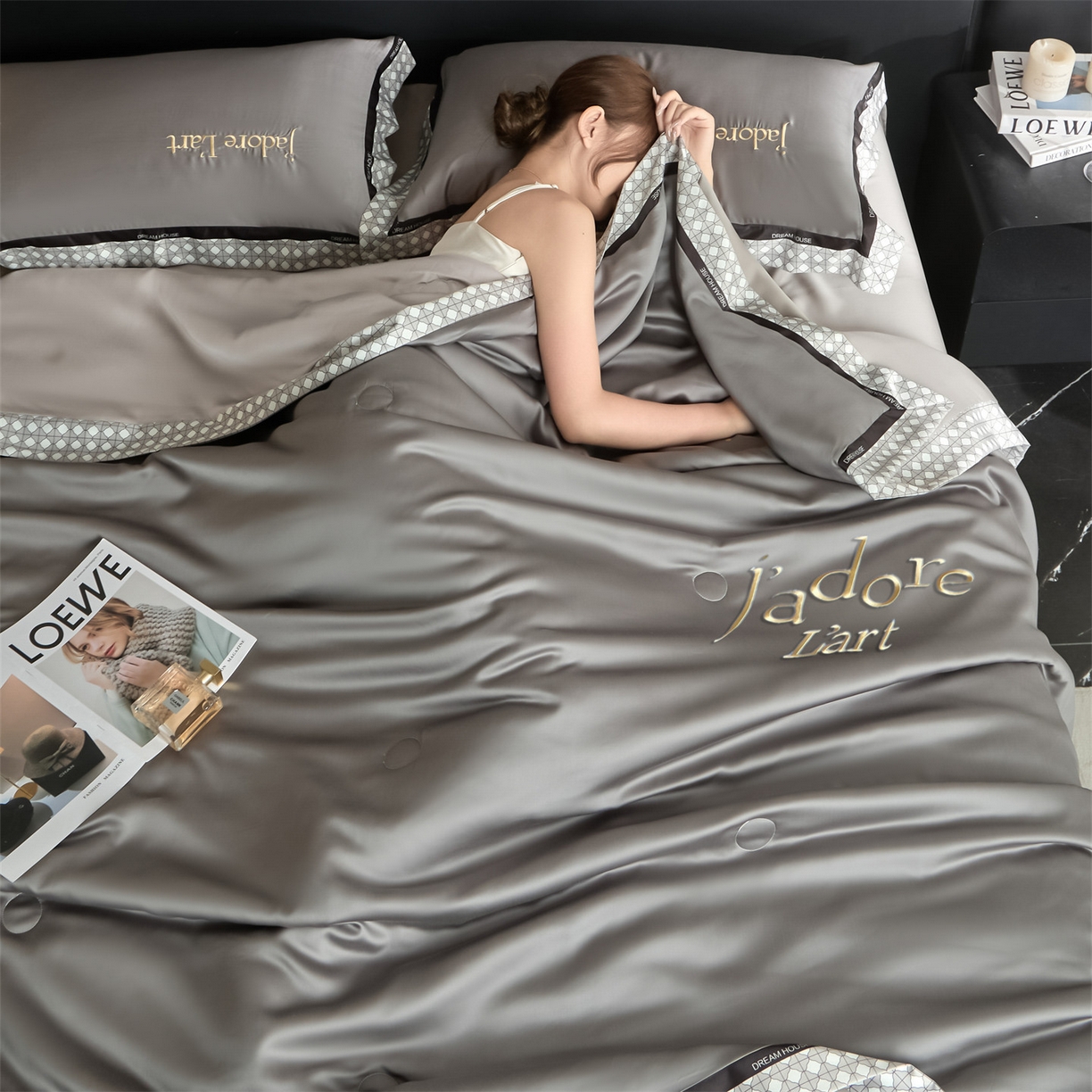 91家纺网 家纺一手货源 找家纺 笙意家纺 2026新款水洗冰丝刺绣宽边夏被四件套-艾斯系列 艾斯-中灰+山灰