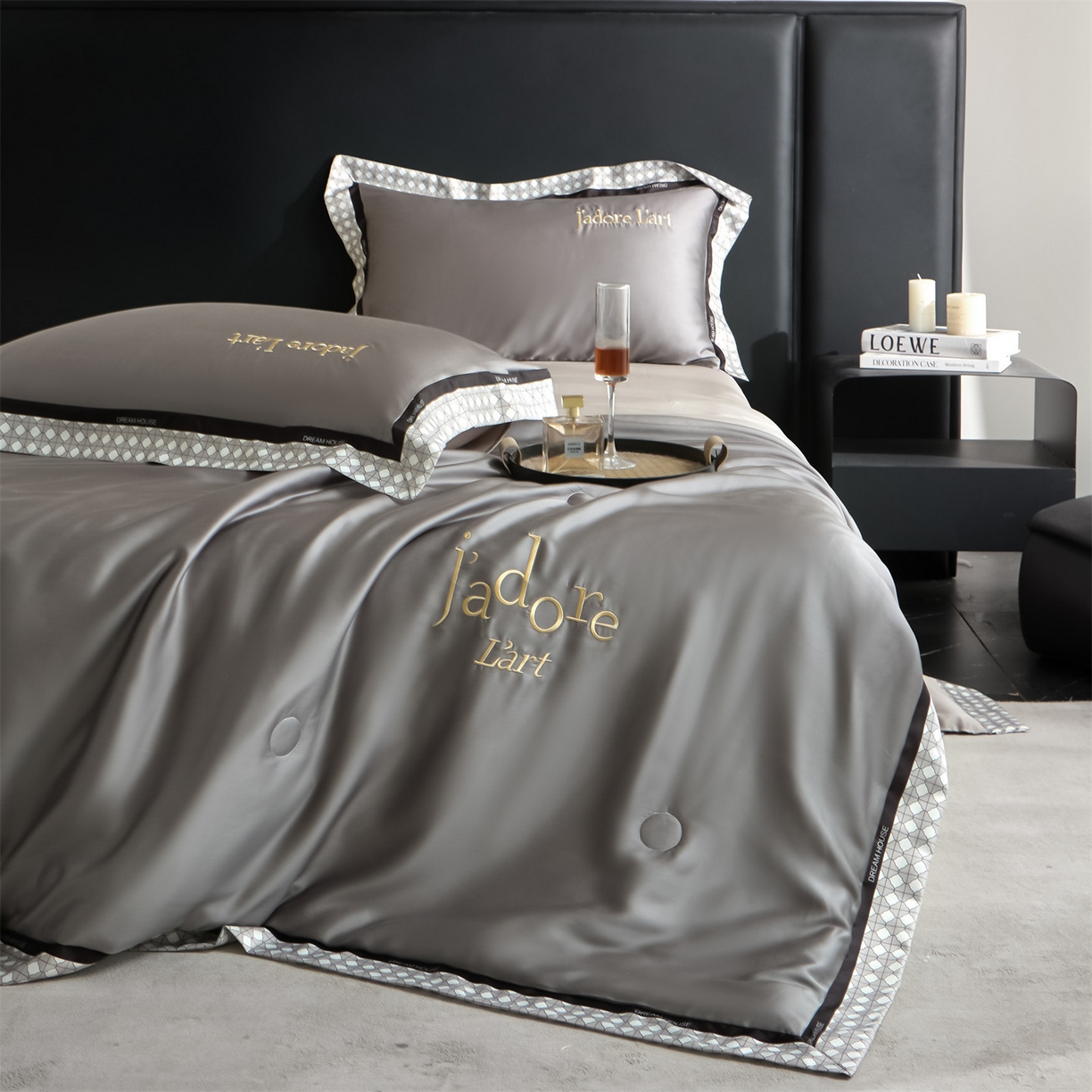 91家纺网 家纺一手货源 找家纺 笙意家纺 2026新款水洗冰丝刺绣宽边夏被四件套-艾斯系列 艾斯-中灰+山灰