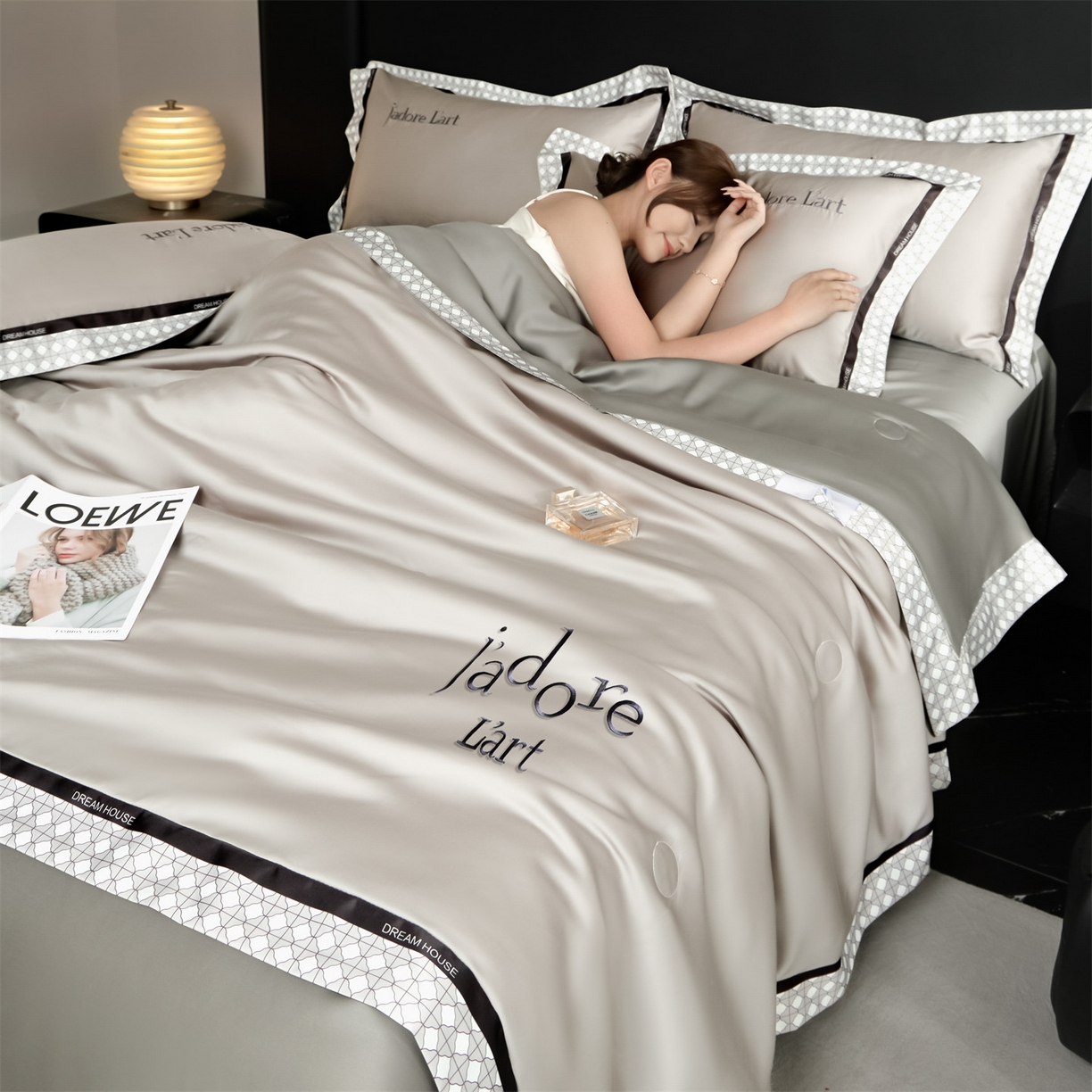 91家纺网 家纺一手货源 找家纺 笙意家纺 2026新款水洗冰丝刺绣宽边夏被四件套-艾斯系列 艾斯-山灰+中灰