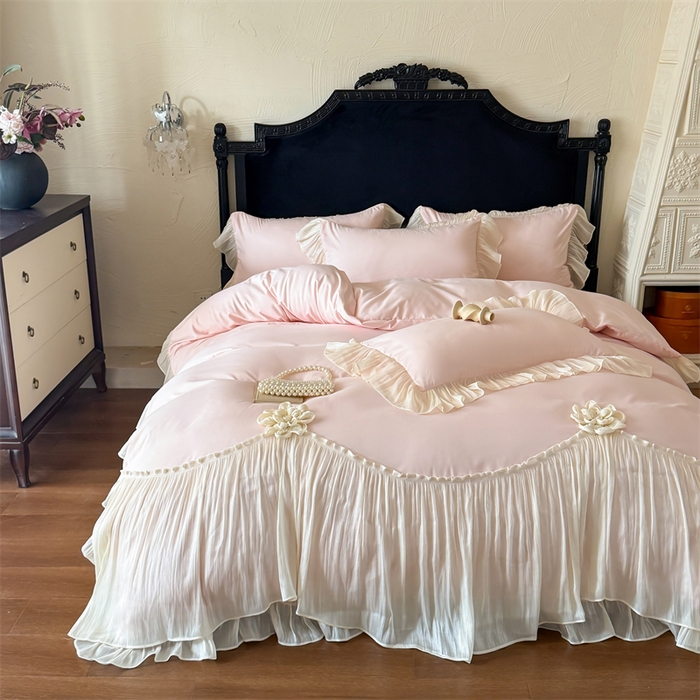 91家纺网 家纺一手货源 找家纺 富盛家纺 2026新款水洗亲肤棉雪纺蕾丝法式床裙韩版四件套 自由女神—粉