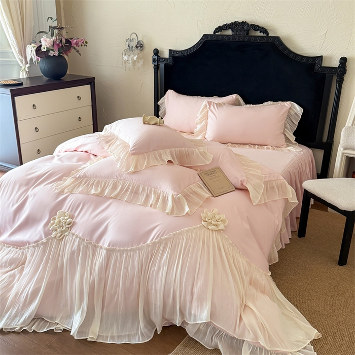 91家纺网 家纺一手货源 找家纺 富盛家纺 2026新款水洗亲肤棉雪纺蕾丝法式床裙韩版四件套 自由女神—粉