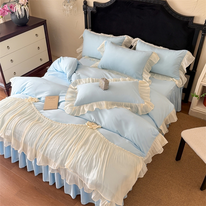 91家纺网 家纺一手货源 找家纺 富盛家纺 2026新款水洗亲肤棉雪纺蕾丝法式床裙韩版四件套 自由女神—蓝