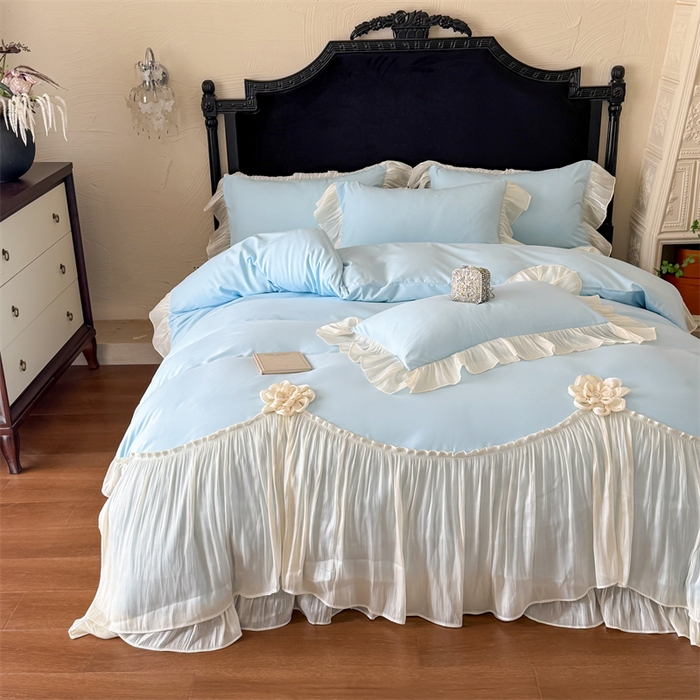 91家纺网 家纺一手货源 找家纺 富盛家纺 2026新款水洗亲肤棉雪纺蕾丝法式床裙韩版四件套 自由女神—蓝