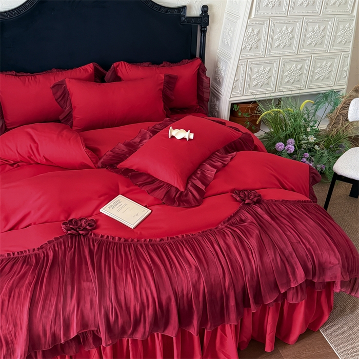 91家纺网 家纺一手货源 找家纺 富盛家纺 2026新款水洗亲肤棉雪纺蕾丝法式床裙韩版四件套 自由女神—大红