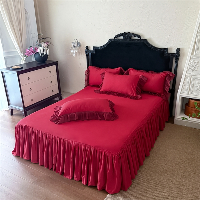 91家纺网 家纺一手货源 找家纺 富盛家纺 2026新款水洗亲肤棉雪纺蕾丝法式床裙韩版四件套 自由女神—大红