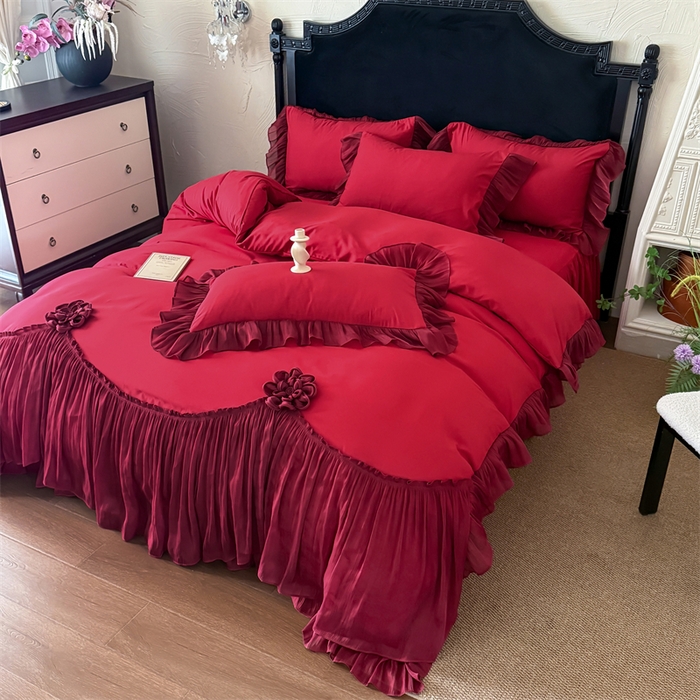 91家纺网 家纺一手货源 找家纺 富盛家纺 2026新款水洗亲肤棉雪纺蕾丝法式床裙韩版四件套 自由女神—大红