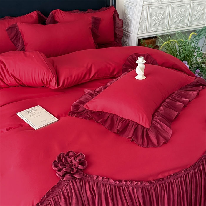 91家纺网 家纺一手货源 找家纺 富盛家纺 2026新款水洗亲肤棉雪纺蕾丝法式床裙韩版四件套 自由女神—大红